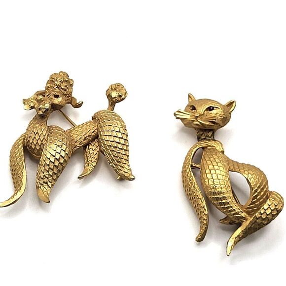 VIntage BSK Brushed Gold Set of 2 Pins Red Crystal Eyes dog 2in cat 2.25in